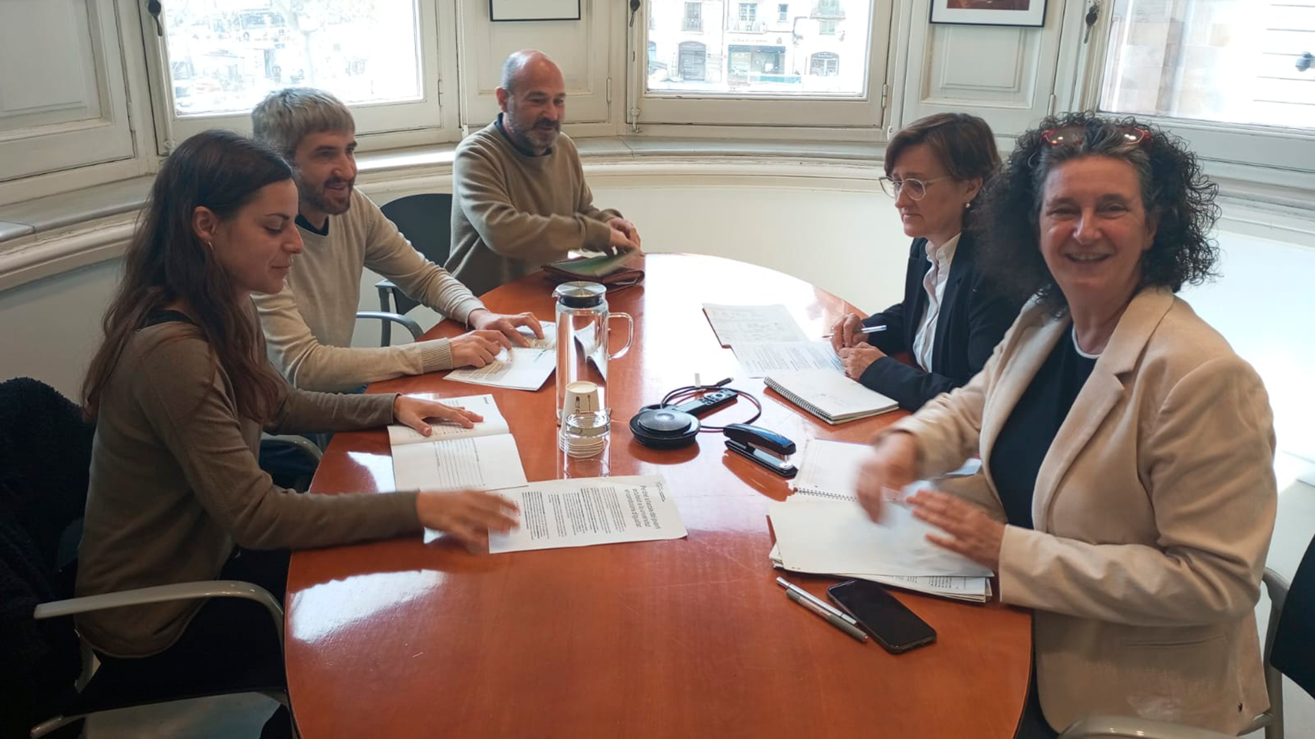 Representants de FEPA es troben amb membres del departament de Recerca i Universitats de la Generalitat de Catalunya.