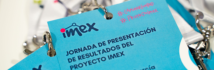 Primer plano de una acreditación de las jornadas IMEX.