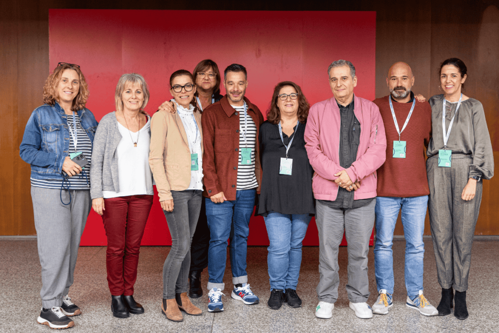 Posado de los miembros de Junta Directiva de FEPA en el escenario del auditorio que acogió la 18º edición de las jornadas FEPA, en el campus de la Ciutadella de la Universitat Pompeu Fabra.