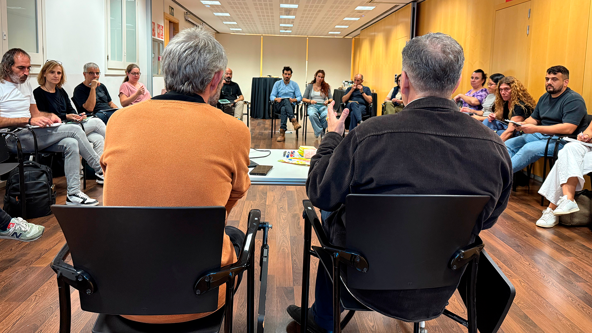El presidente y el director de FEPA, Ferran Rodríguez y Jordi Sàlvia, respectivamente, durante la reunión con representantes de entidades federadas en Catalunya.