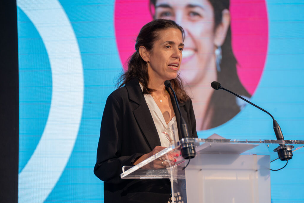 La vicepresidenta de FEPA, Ester Muñoz, durante su discurso de bienvenida.