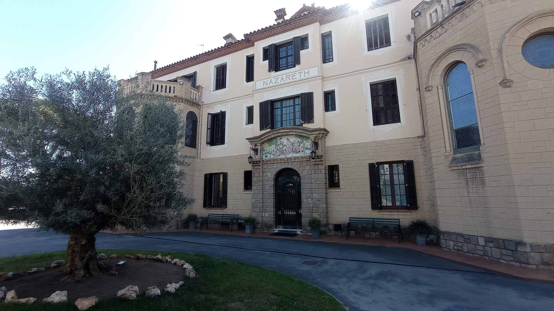 Fachada de la sede de la Fundación Nazareth en Barcelona.