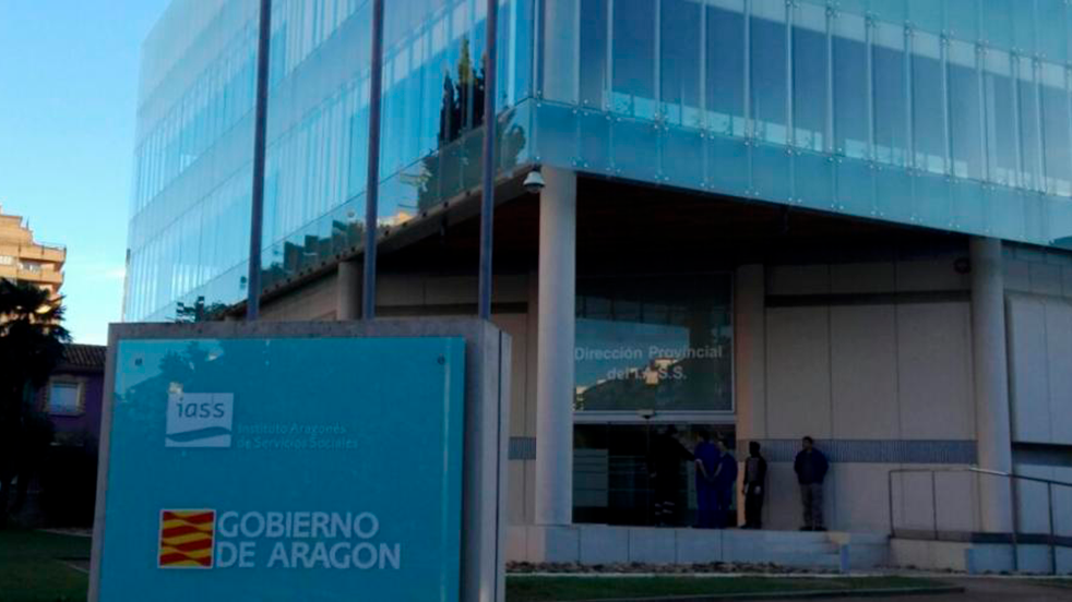 Fachada de la sede del Instituto Aragonés de Servicios Sociales.