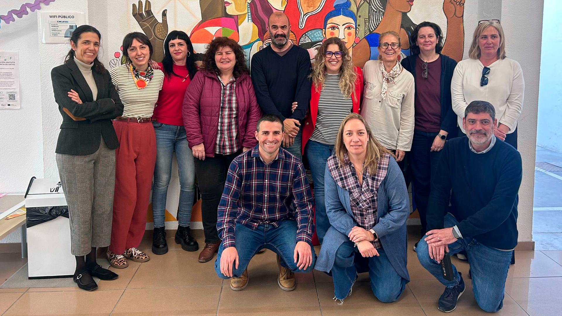 Posado de grupo de representantes de entiadades de la red FEPA Andalucía y dos miembros del equipo técnico.