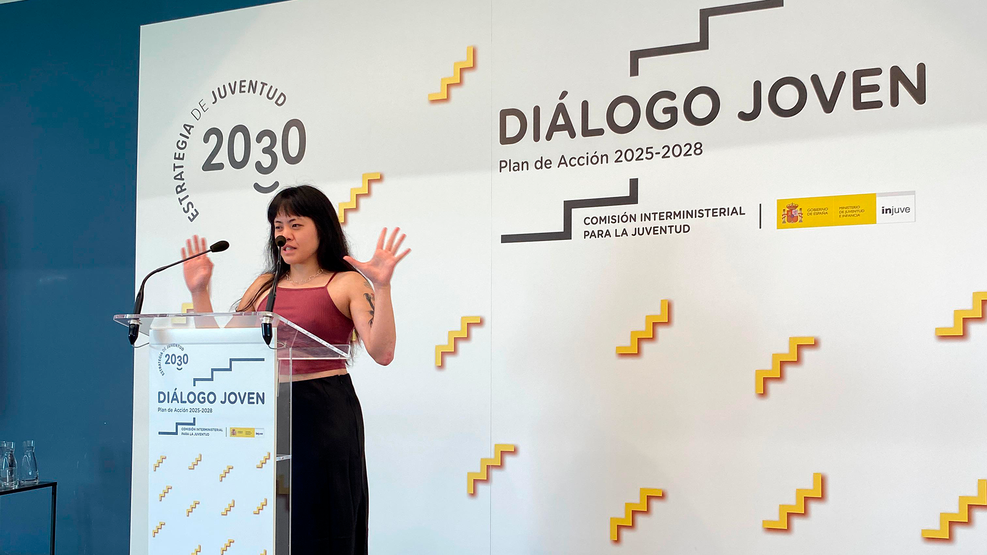 Mika Cilindro, dinamizadora de Entre Jóvenes, durante su discurso en las jornadas Diálogo Joven.